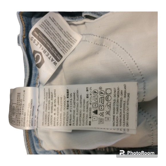 Levi Strauss Jeans, 414 CLASSIC STRAIGHT WOMEN'S JEANS (PLUS SIZE) - Picture 7 of 7